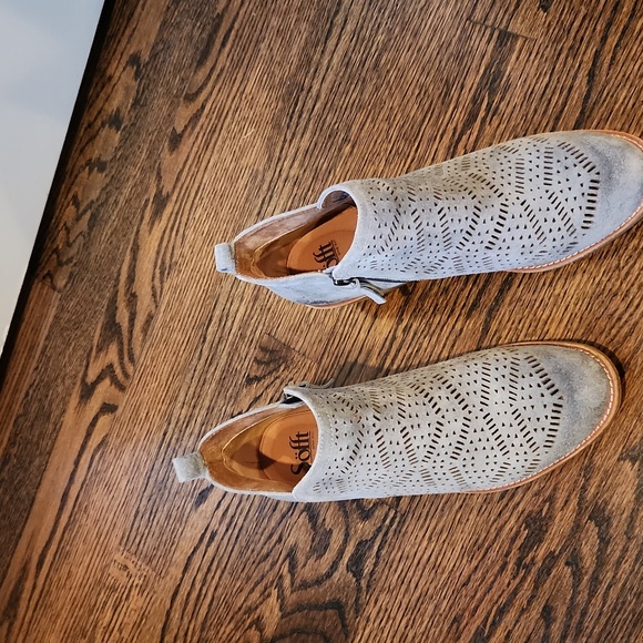 Sofft Blue and Gray Heeled Boots with Modern Design - Picture 5 of 7